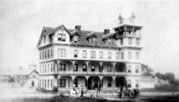 The Detroit Hotel around 1900. 