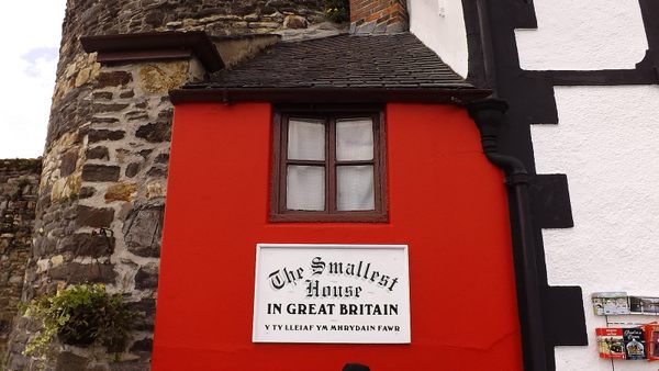 Smallest House in Great Britain - Wikipedia