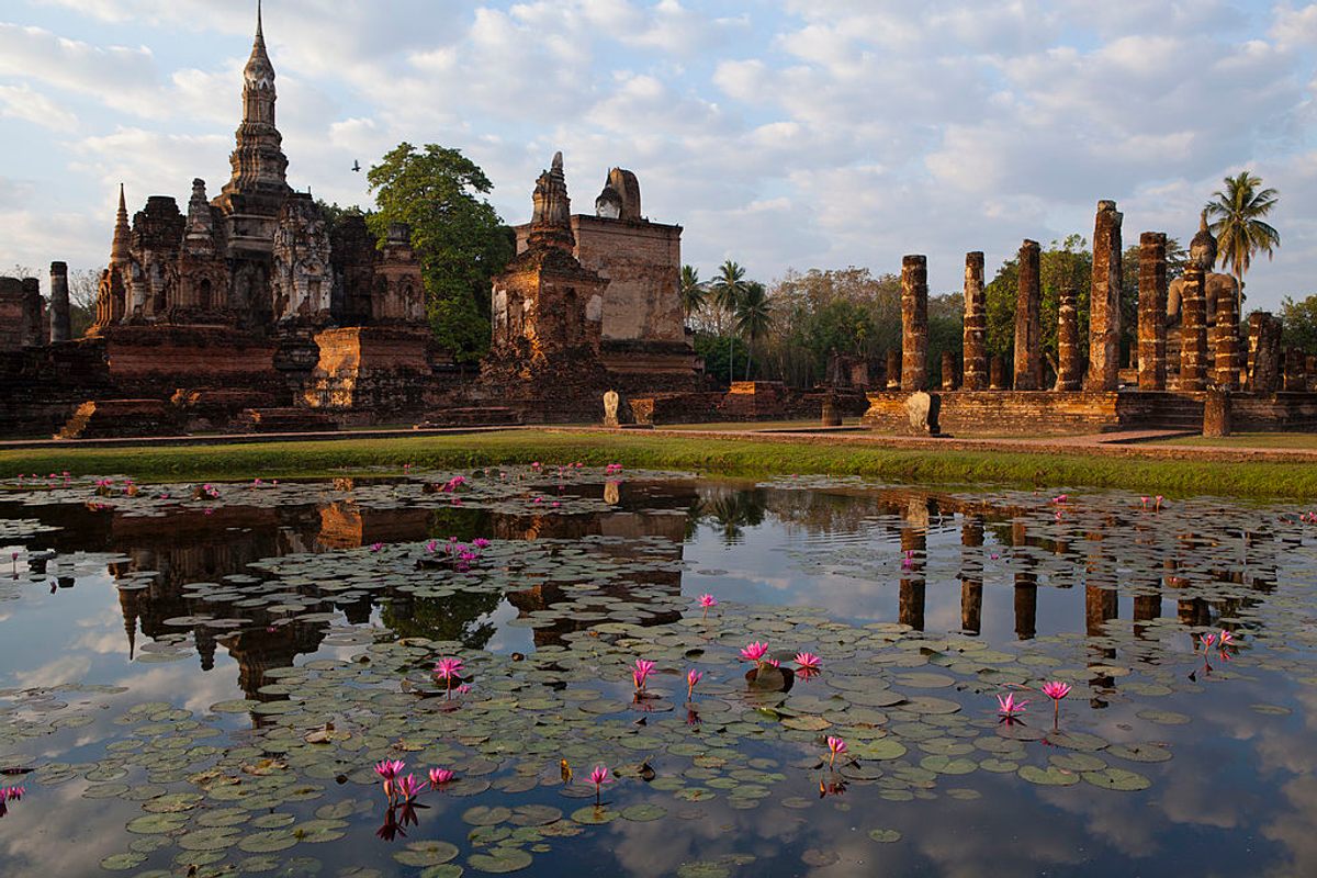 Wat Mahathat, the largest temple in the ancient city of Sukhothai. Fruit carving is said to have originated in the Sukhothai era.
