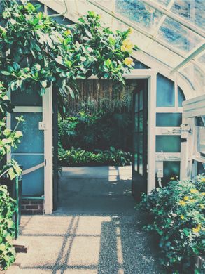 Pick a Door, Hallway at Longwood Botanical Gardens. en.wiki…