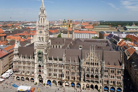 View of the New Town Hall and the Glockenspiel