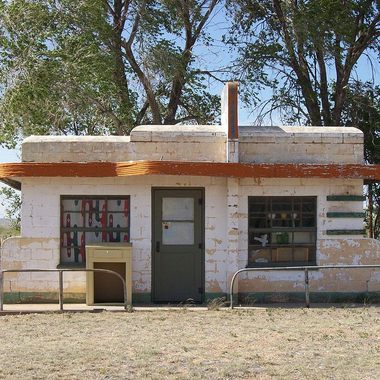 An abandoned café in Glenrio.