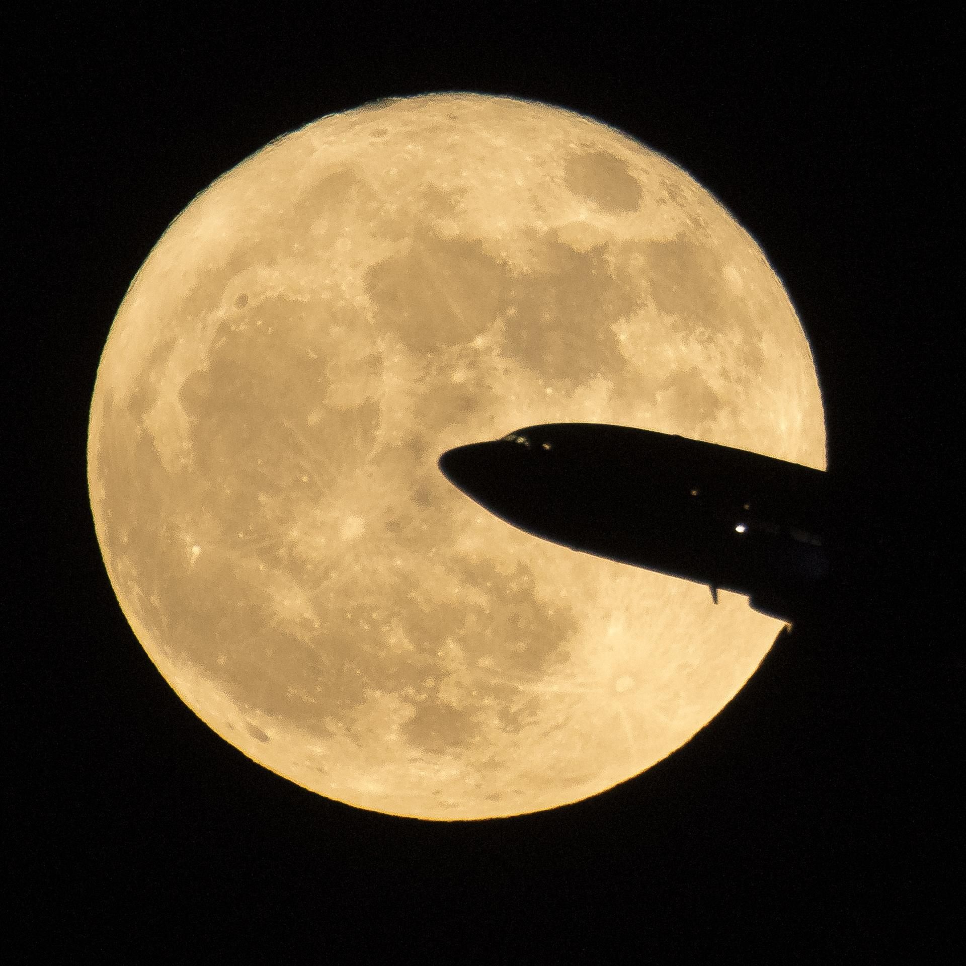 The super moon, viewed from Ronald Reagan National Airport in Washington, D.C., December.
