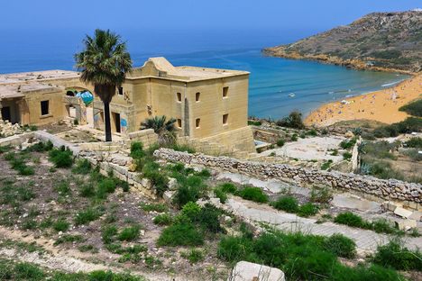 The Ulysses Lodge overlooks Ramla Bay in the background.