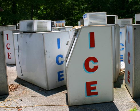 Ice Box Cemetery – Clayton, Georgia - Atlas Obscura
