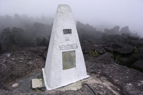 Mount Roraima tripoint, Venezuelan side and partial Guyanese side
