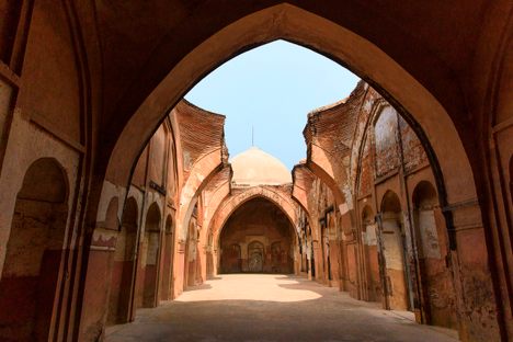 Katra Masjid interior