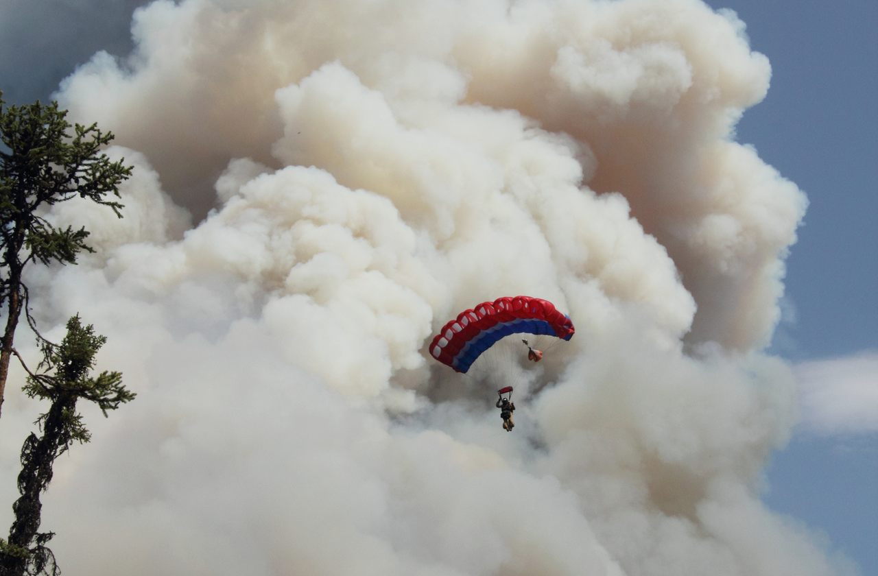 A smokejumper approaches a wildfire.