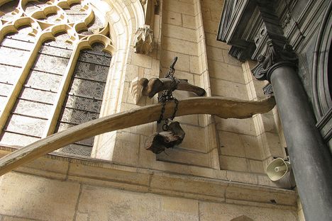 The Bones of the Wawel Dragon