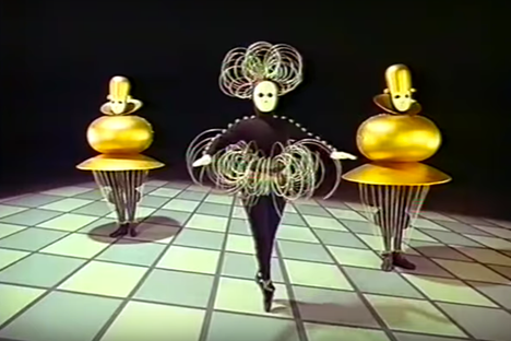 Watch Dance Meet Geometry in This 1920s German Ballet