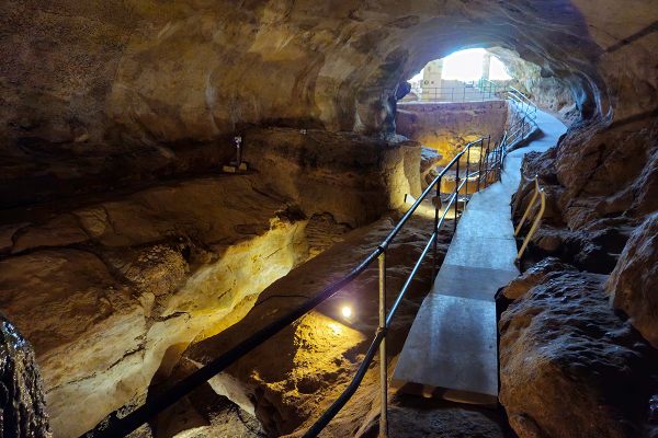 Għar Dalam Cave.