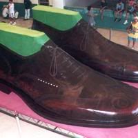 Largest discount shoe companies