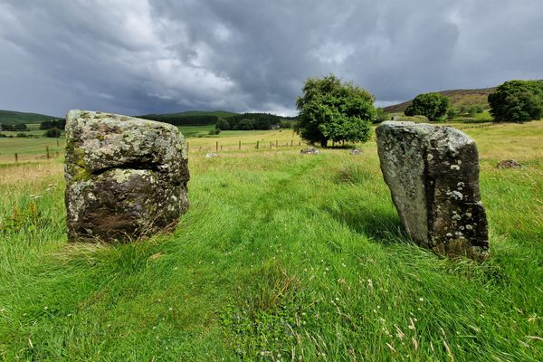 Loupin' Stanes entrance stones