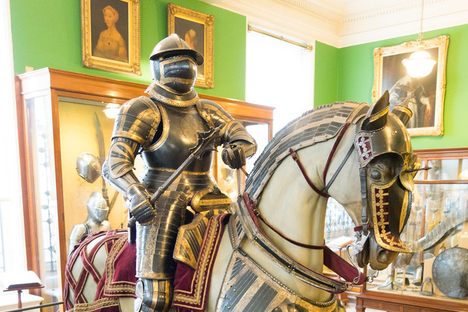 Mounted knight in gold trim armour with war hammer
