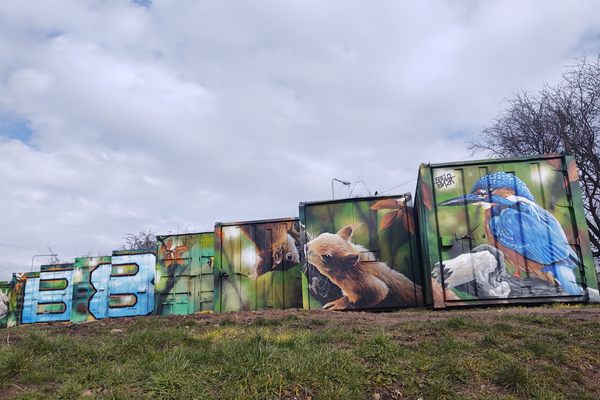 B8 Containers Mural