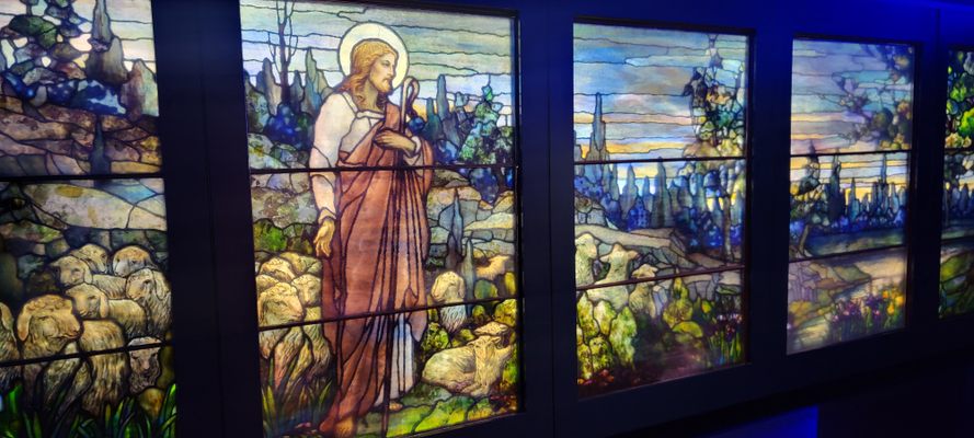 The World's Largest Collection of Tiffany Glass - Atlas Obscura