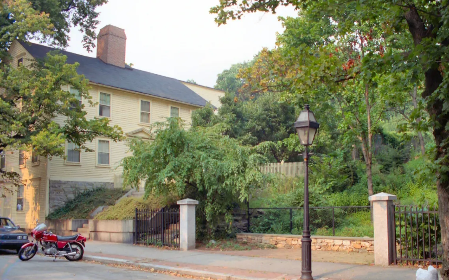 In Lovecraft’s short story the house is called the William Harris House.