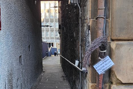 The entrance in Chalmers Close
