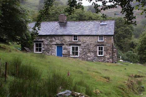 The Bron-Yr-Aur cottage in 2004.