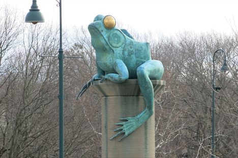 A Connecticut Town's Tribute to a Bullfrog Battle