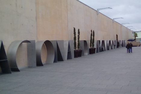 Temporary exhibition building