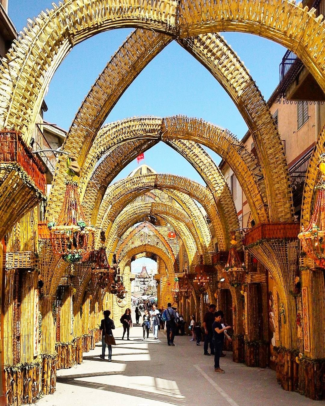 Arches and arches of bread.