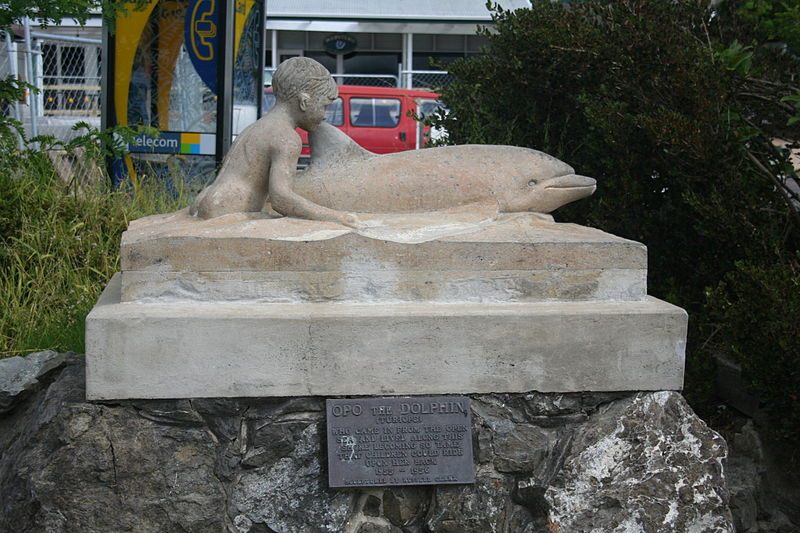 The statue of Opo in Opononi.