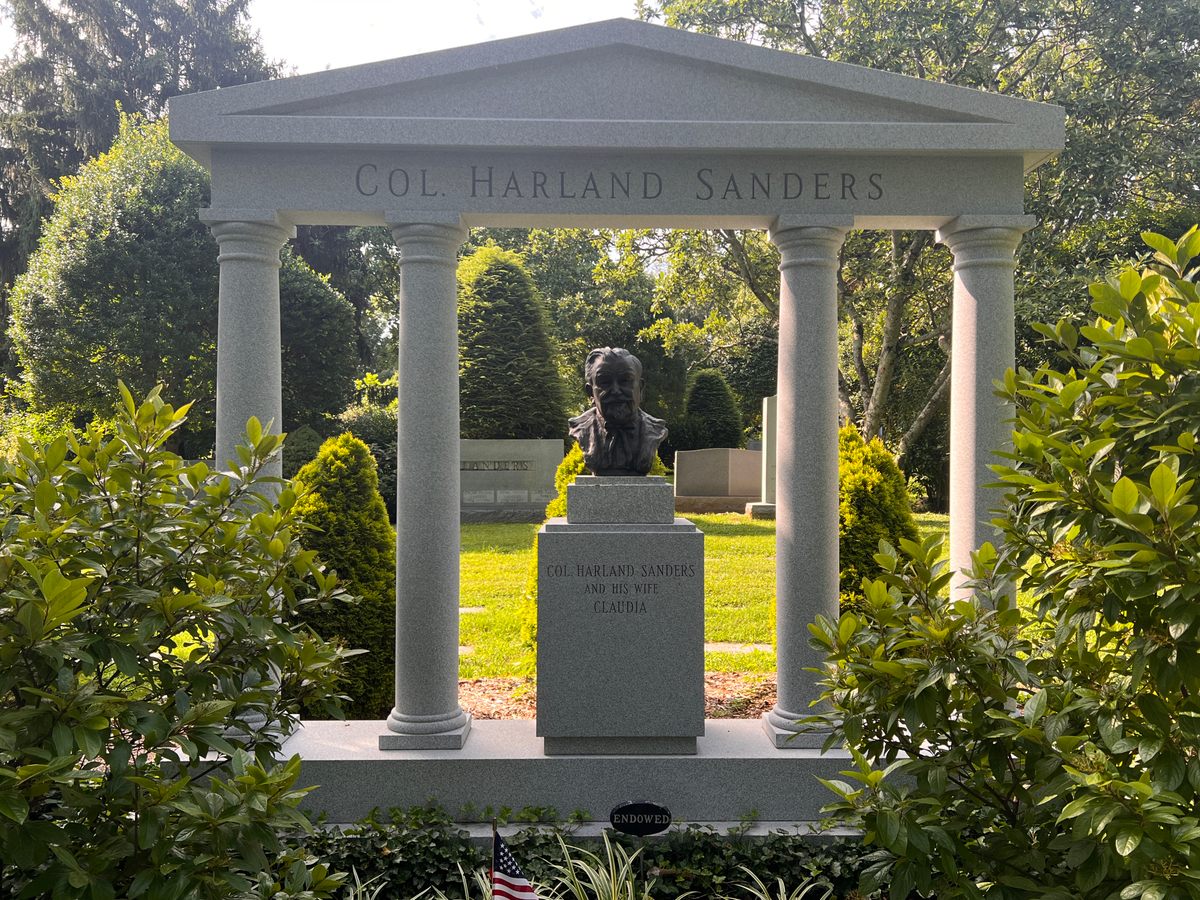 Colonel Sanders' Grave – Louisville, Kentucky - Gastro Obscura