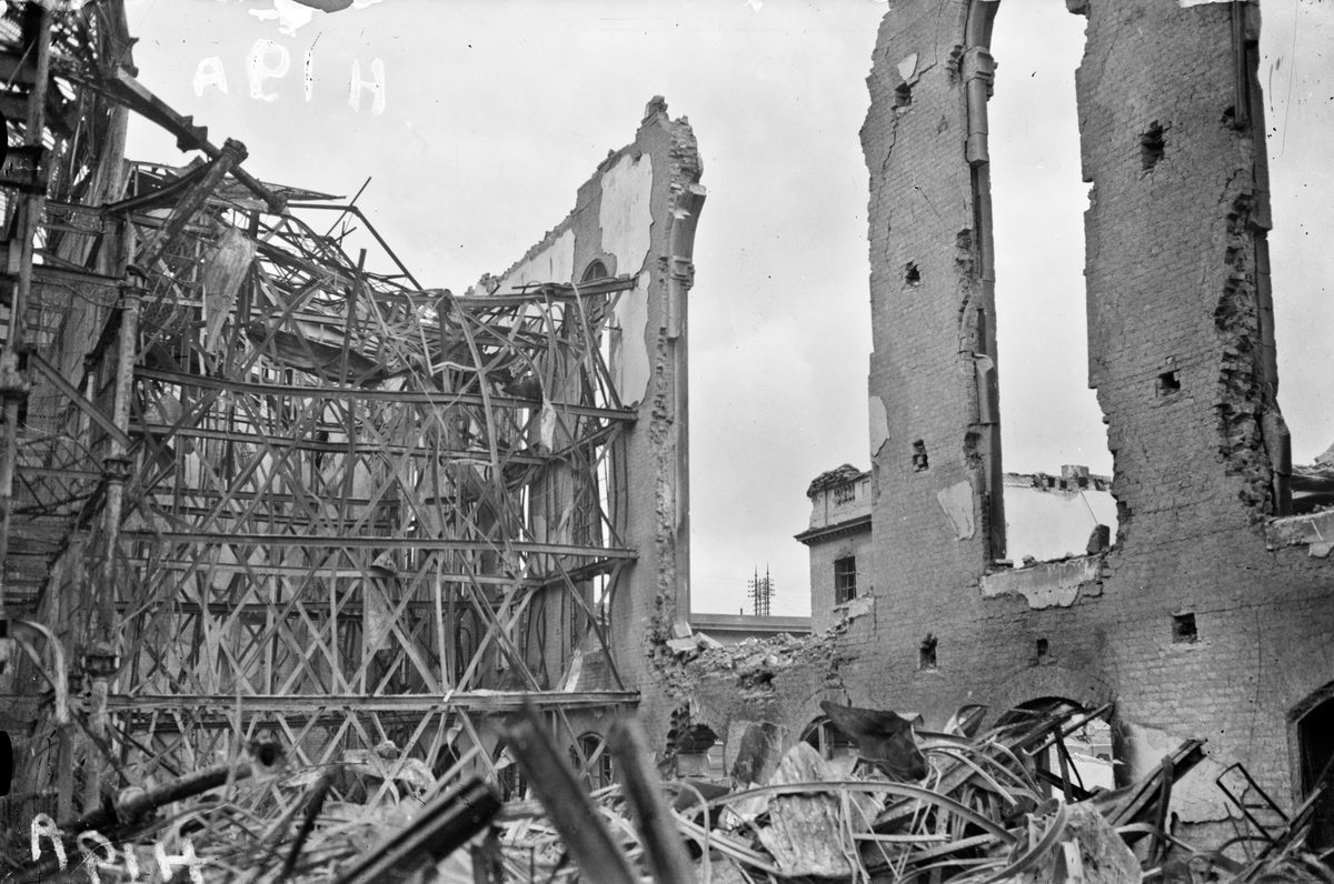 Among the items destroyed in the 1922 fire were parish records noting centuries of baptisms, marriages, and burials; courtroom files; census data; parliamentary transcripts; wills; deeds; and financial ledgers.