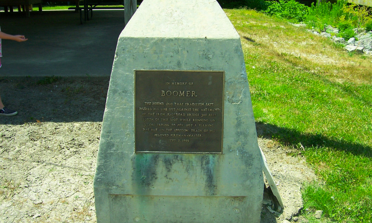 The Boomer Monument, in memory of the three-legged dog who tried to save the town of Makanda from a runaway train in 1859.