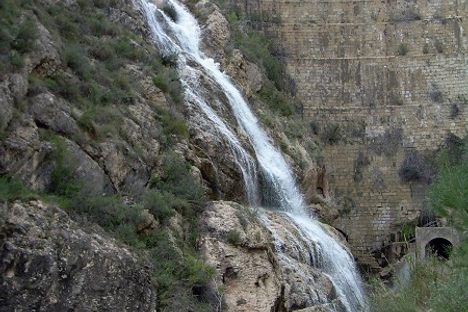 Image shows spillway which is a later addition to the dam