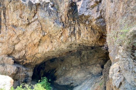 El Salto del Agua waterfall and cave 