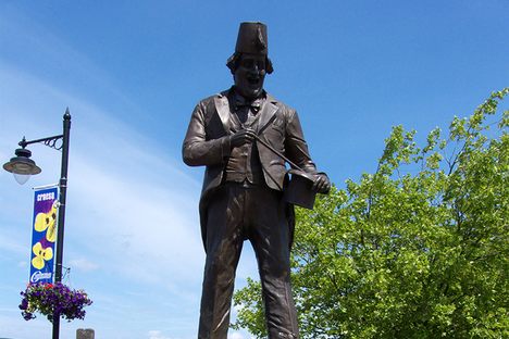 The Tommy Cooper Statue