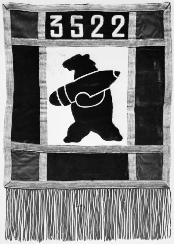 A 22nd Artillery Badge, bearing the image of Wojtek carrying a shell. (Photo: Imperial War Museum/Public Domain)