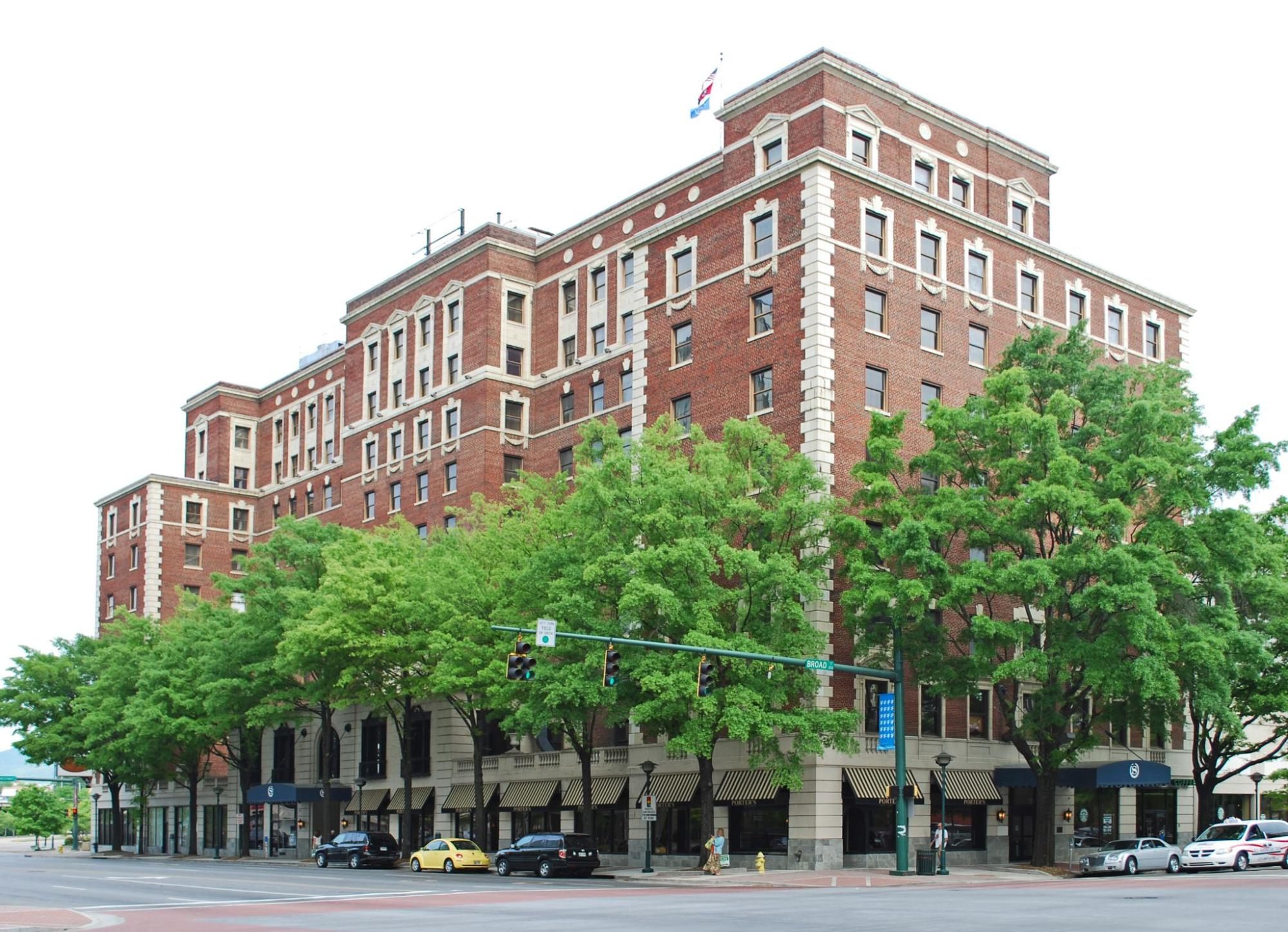 The stately Read House Hotel brings a Jazz Age elegance to downtown.

