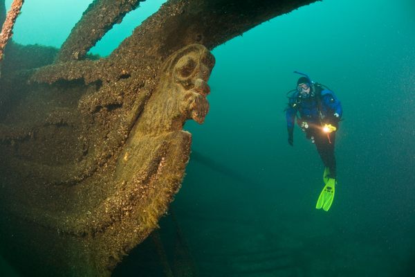 Diver exploring the shipwreck in Lake Michigan