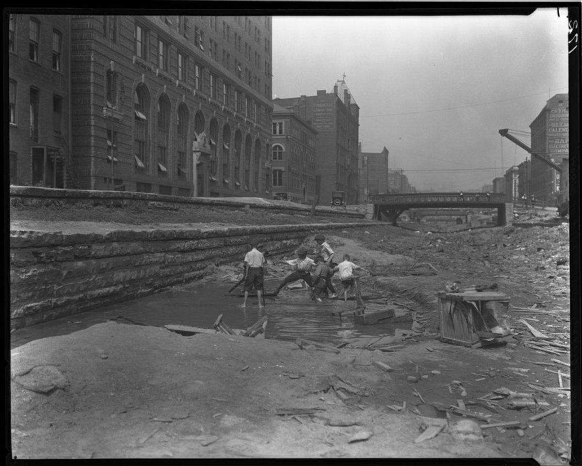 Work progresses on Cincinnati’s subway in 1920. But the construction would soon stop for good.