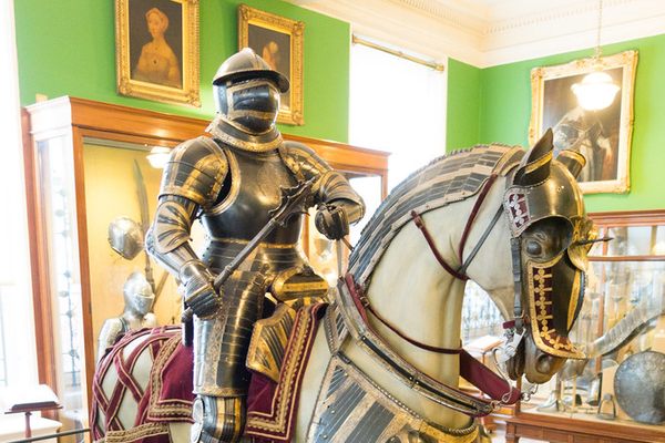 Mounted knight in gold trim armour with war hammer