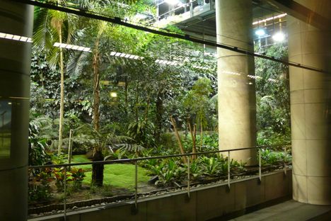 Gare de Lyon Métro Exotic Garden