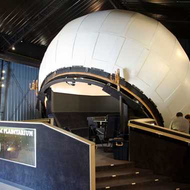 的globe-shaped天文馆