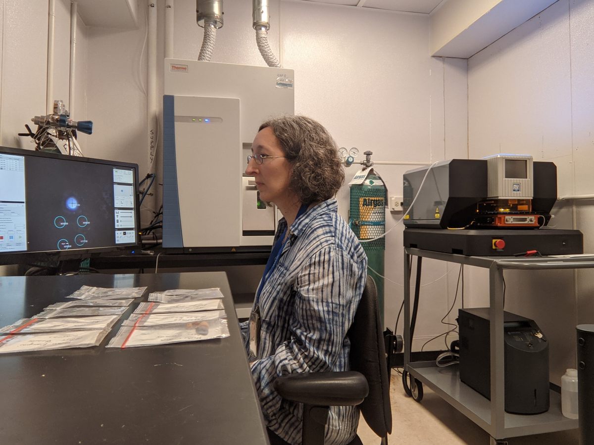 Laure Dussubieux used laser ablation inductively coupled plasma mass spectrometry to study the artifacts. This is the first time the technology has been used to analyze beads excavated in Malawi.