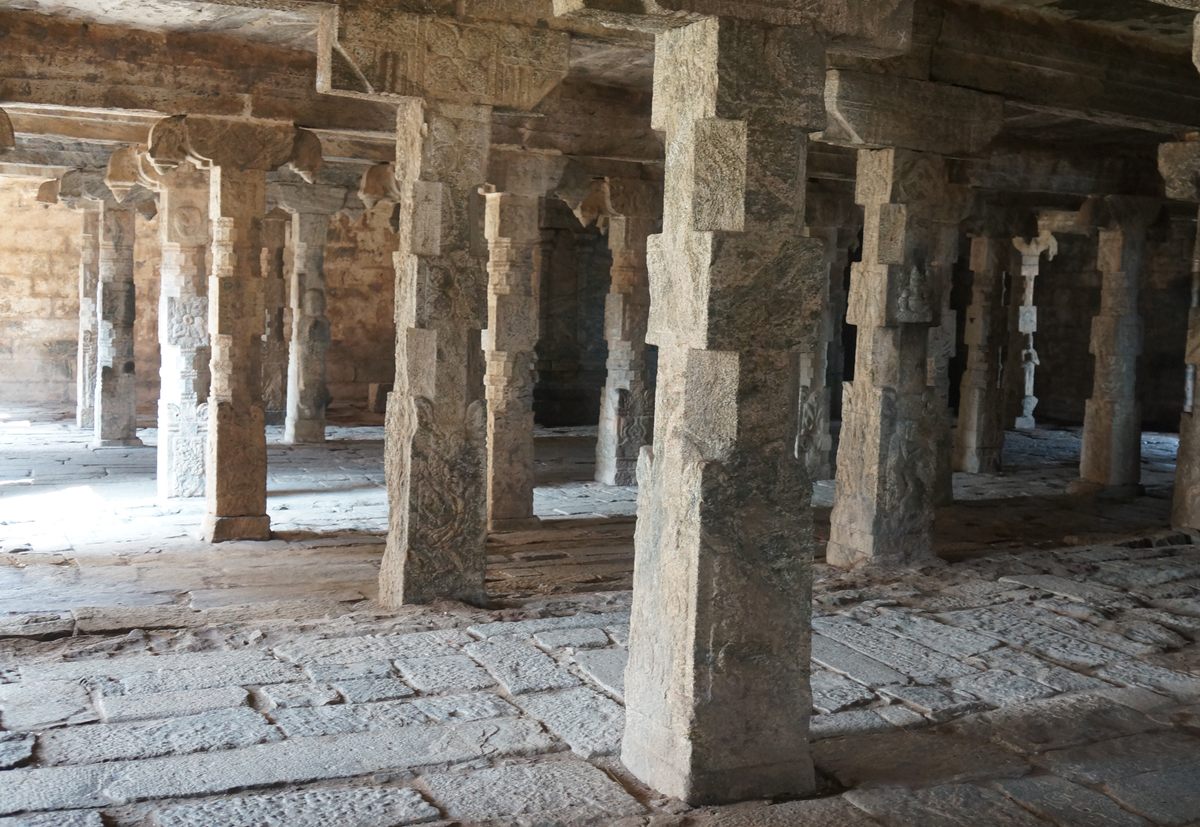 The first Dindigul lock may have been commissioned to guard the fort that surrounds this Hindu temple.