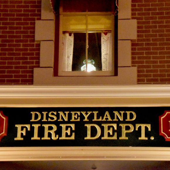 La lampe de Walt à Disneyland reste allumée