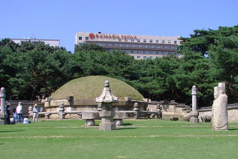Burial ground in Seolleung.