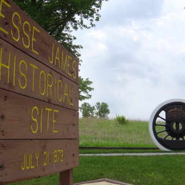 Plaque, date, and wheel mark this iconic moment in thievery 