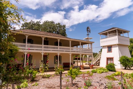 Leonis Adobe, 2019.