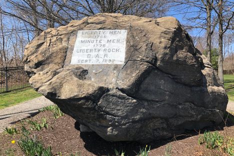 Commemorative plaque on the front of the rock.