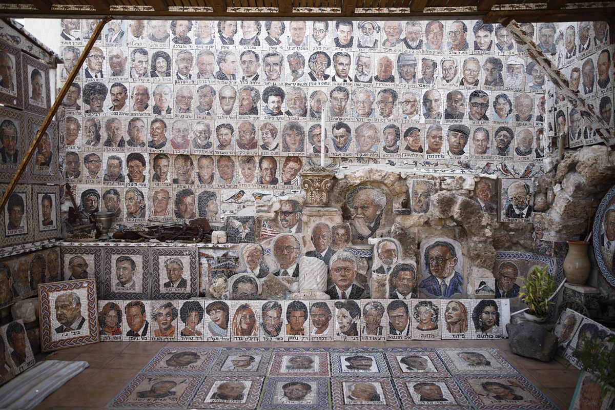 There are over 600 tile portraits in and on Lugasi's apartment building.