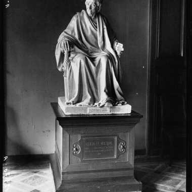 Voltaire in marble resting atop his real, fleshy heart (as captured in 1924)