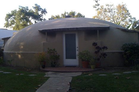 Bubble house designed by Wallace Neff